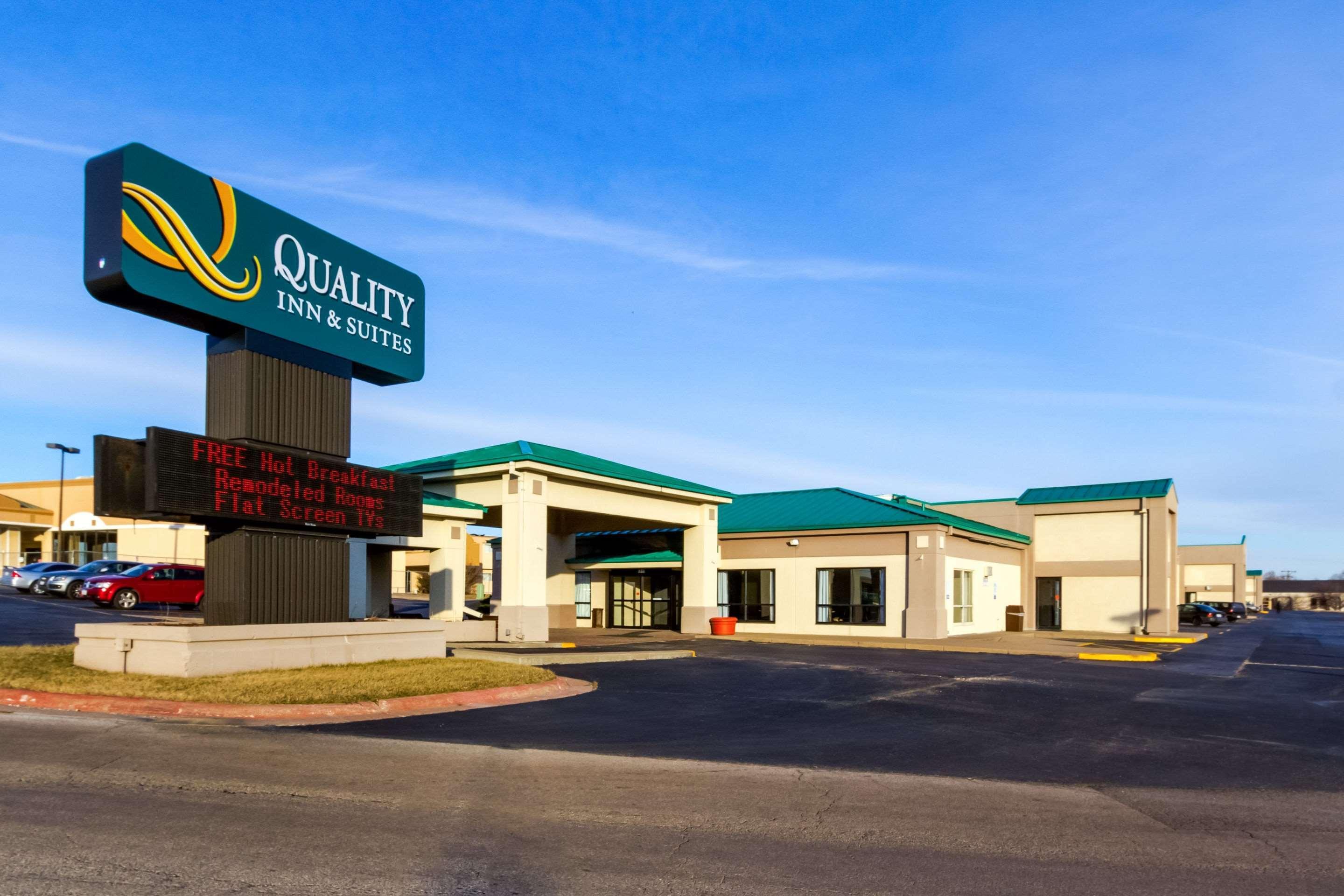 Quality Inn & Suites Moline - Quad Cities Extérieur photo